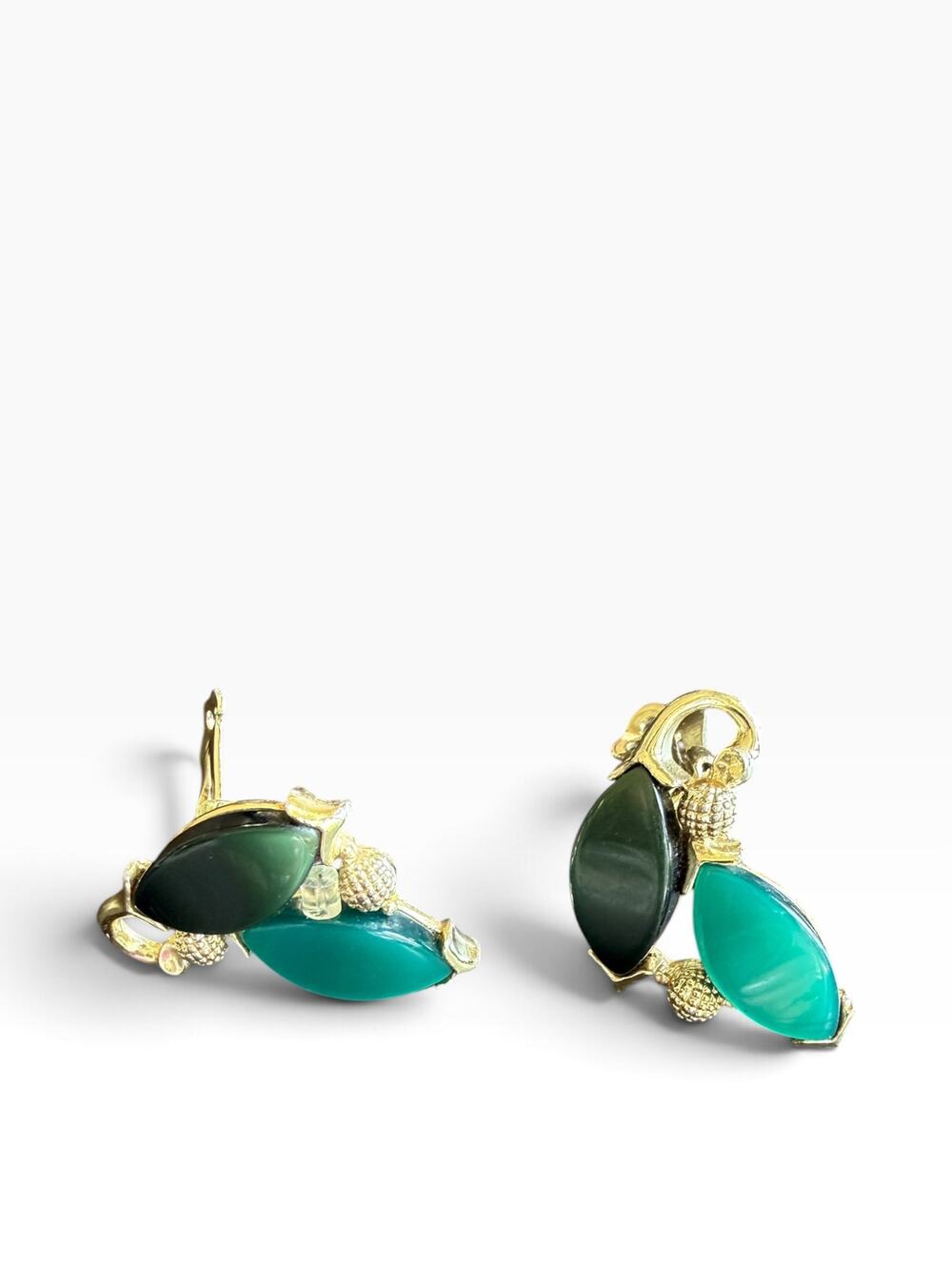 Vintage 1950s Green Thermoset Leaf Clip On Earrings, Lisner Style